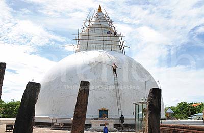 Kiri Vehera is of paramount importance to pious Buddhists visiting Kataragama. They worship there before coming to the Kataragama shrine.